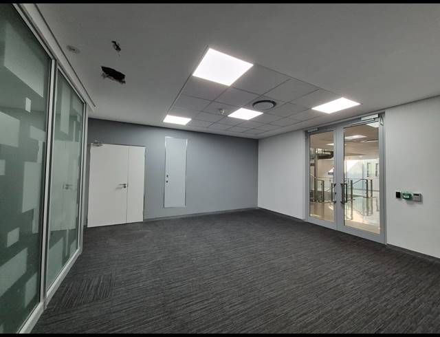 1,180M² OFFICE TO LET IN ILLOVO